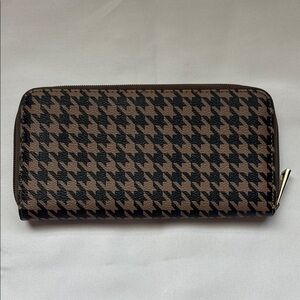 Houndstooth Zip-Around Wallet EUC